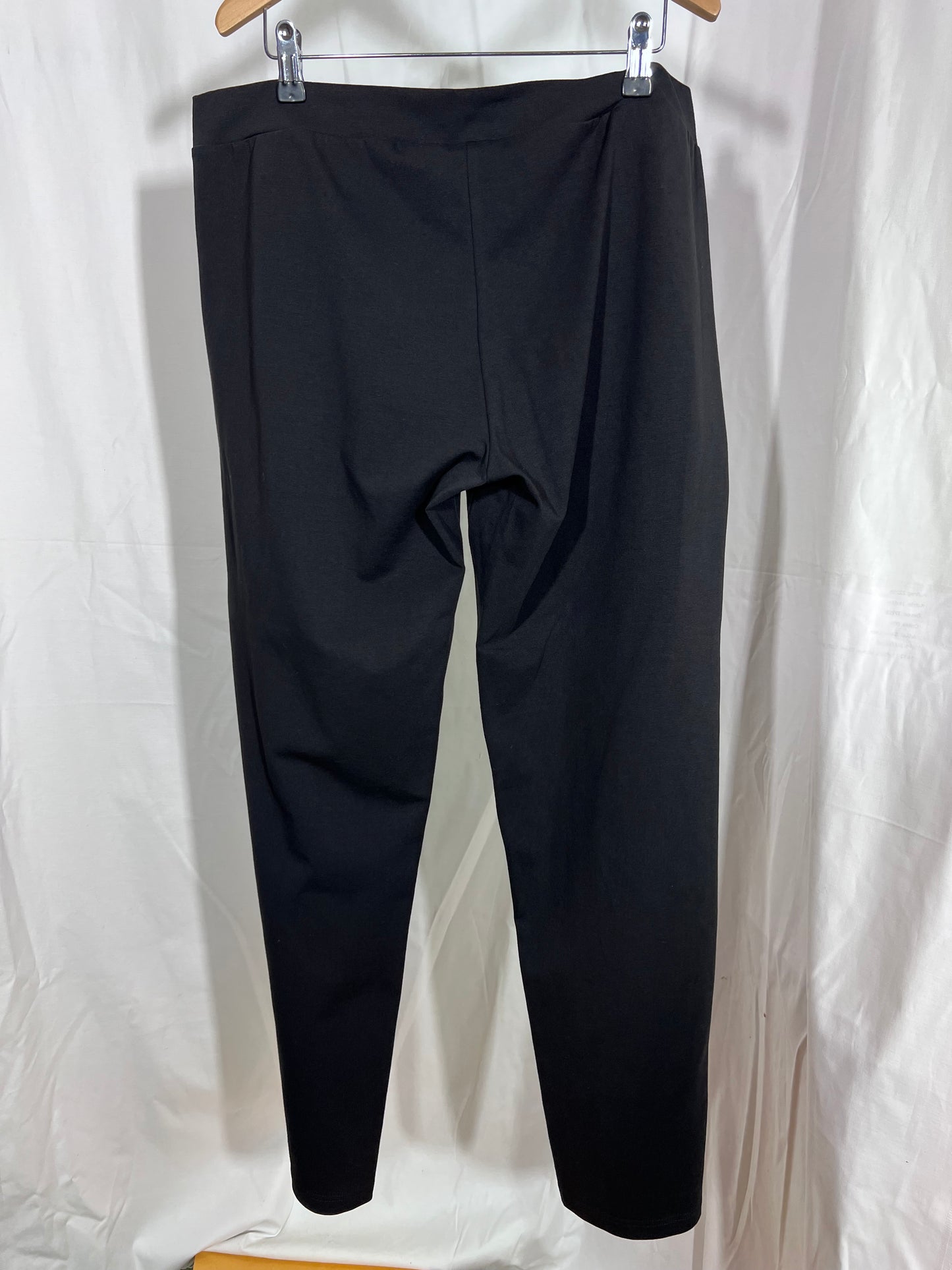 2. Hand Größe M Schwarze Hose