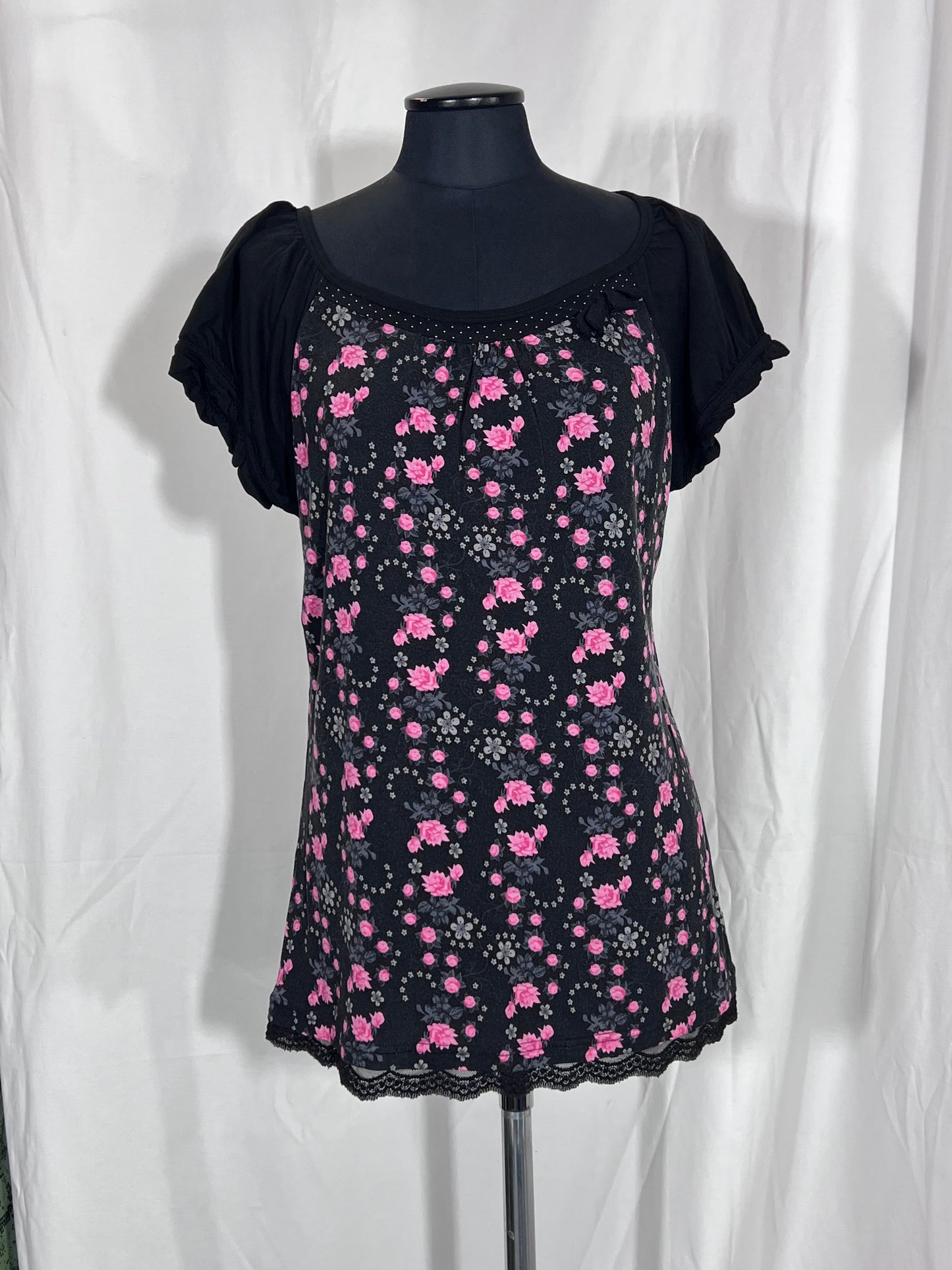 2. Hand Größe M Shirt Schwarz mit pinken Blümchen