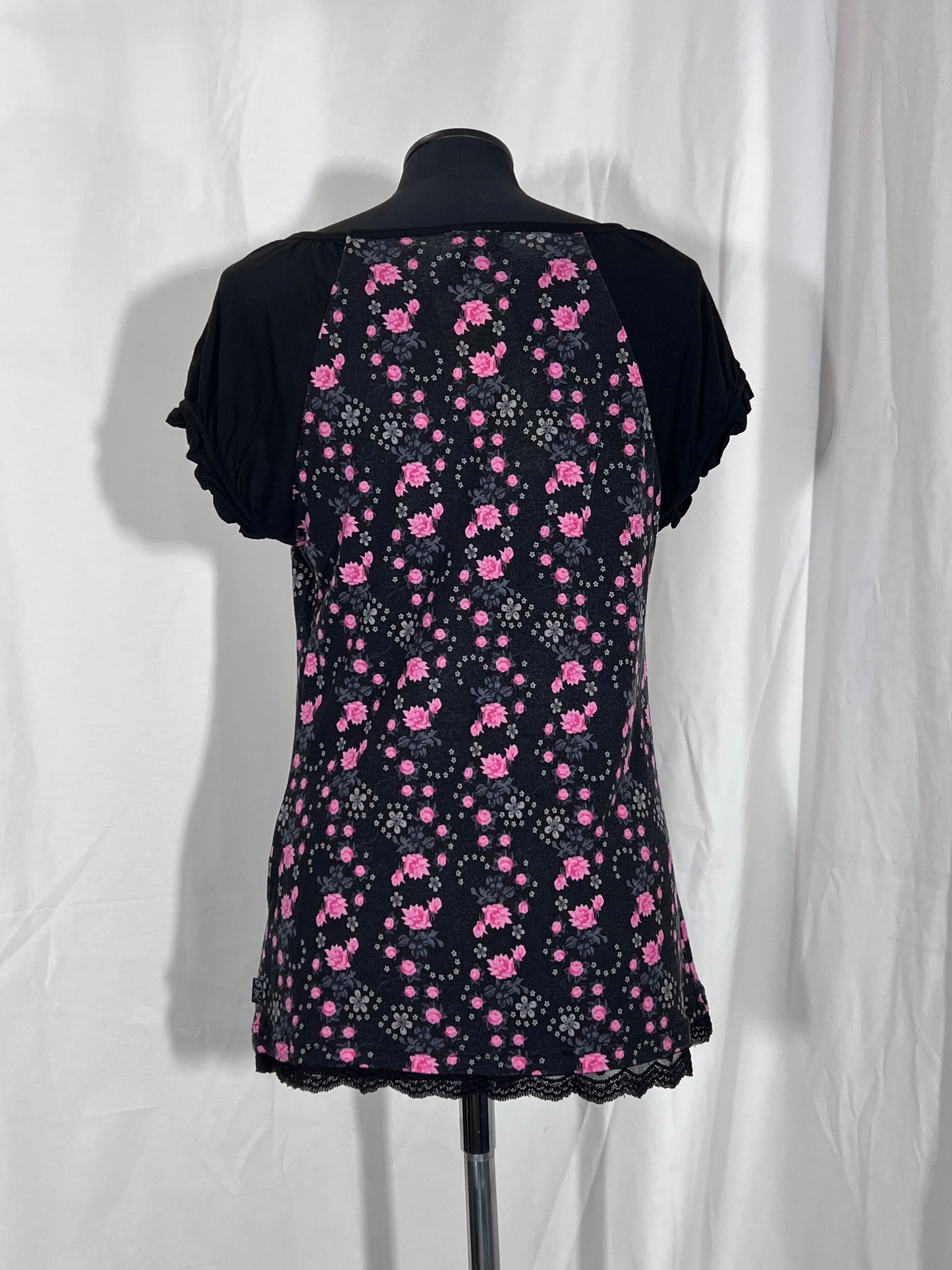 2. Hand Größe M Shirt Schwarz mit pinken Blümchen