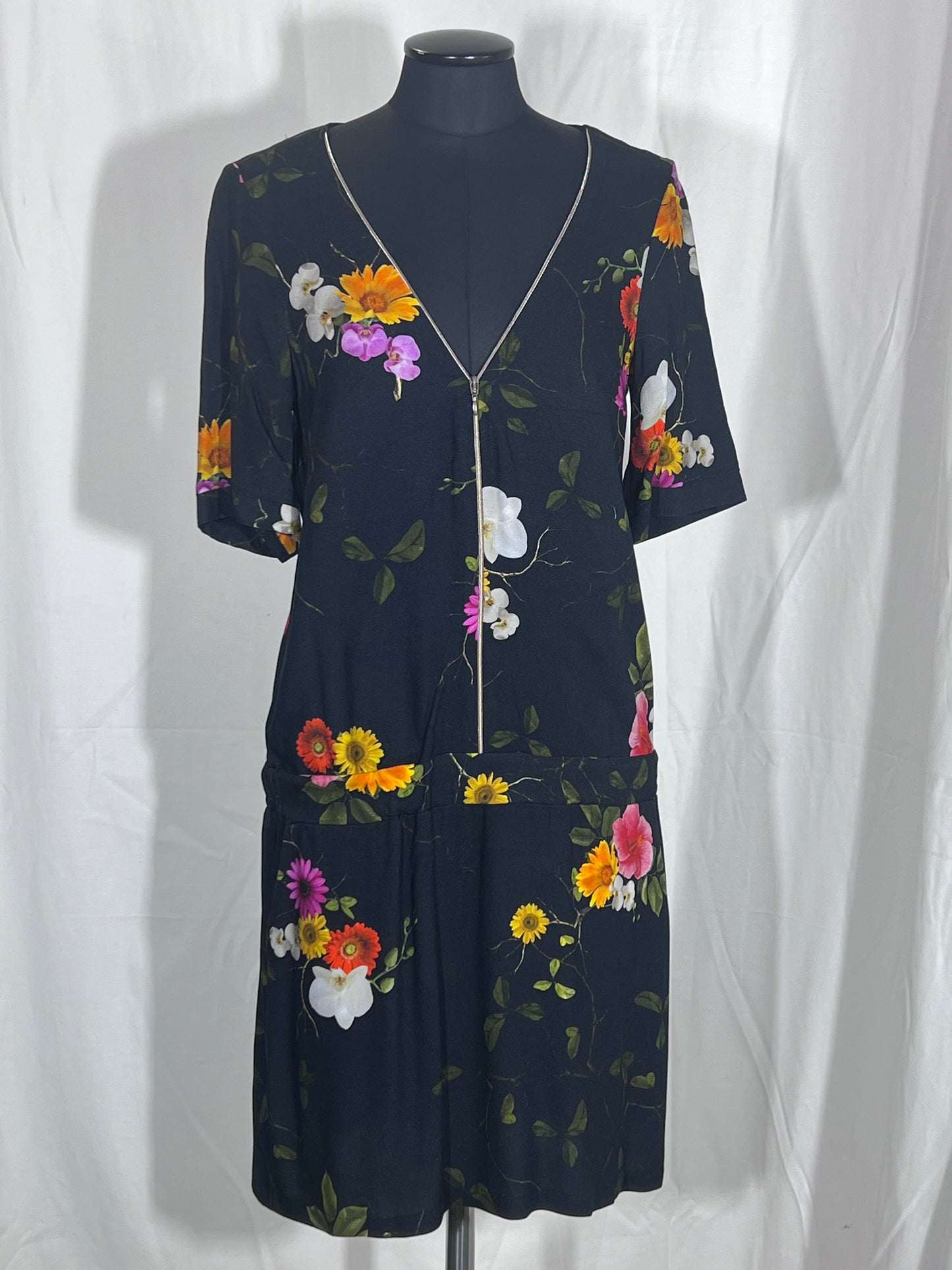 2. Hand Größe M Kurzarm Kleid mit Blumen