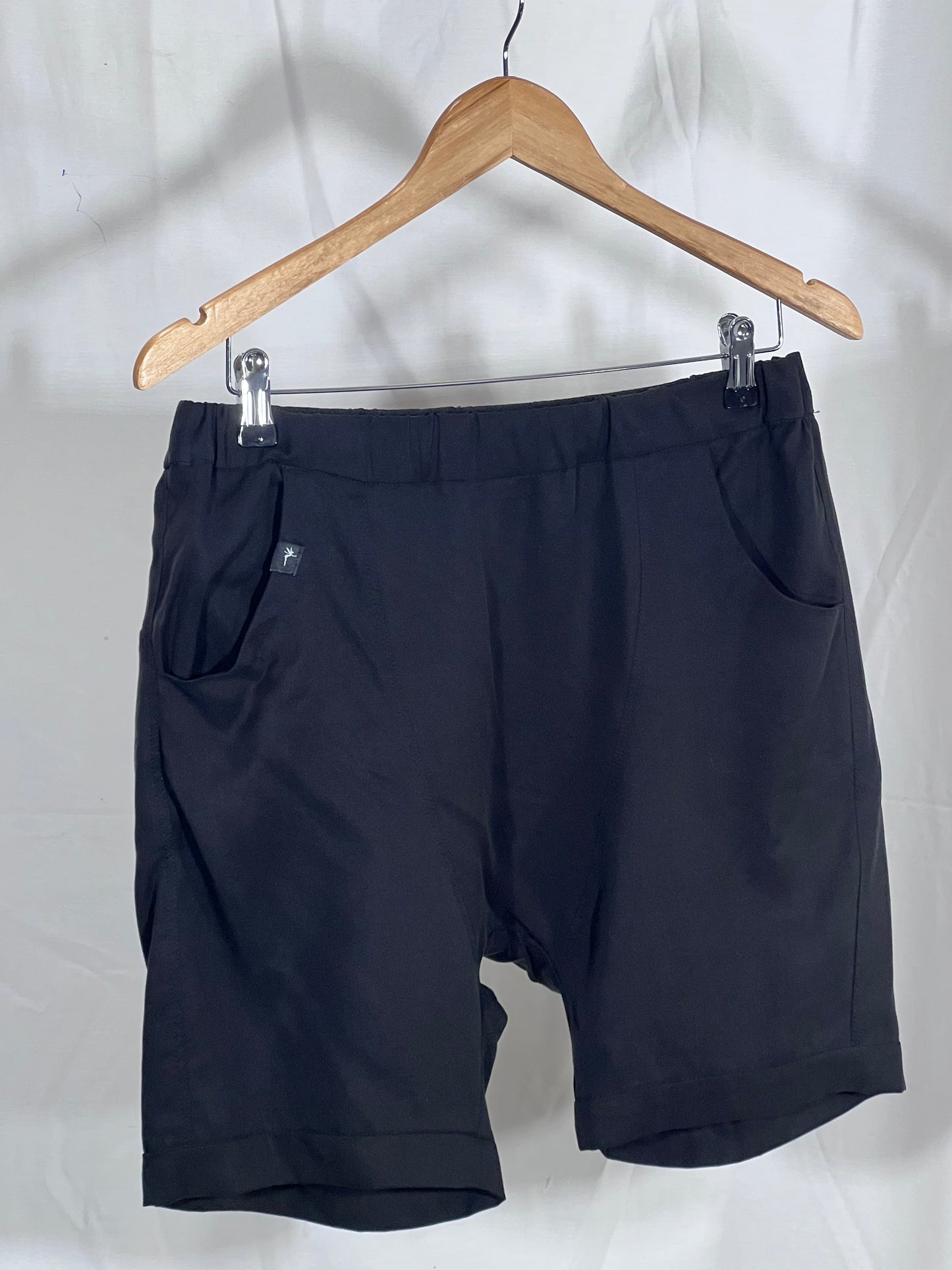 2. Hand Größe S schwarze kurze hose