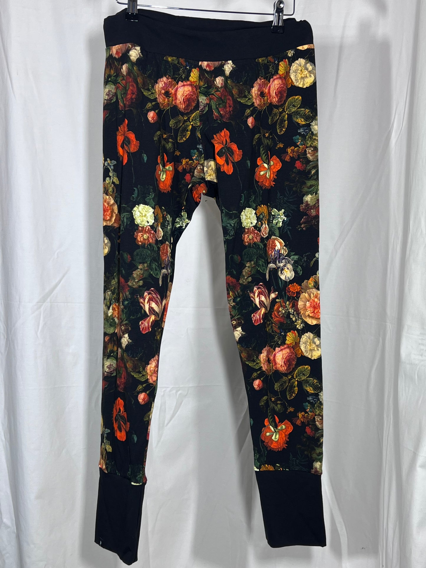 2. Hand Größe XXL schwarze Leggins mir Blumen