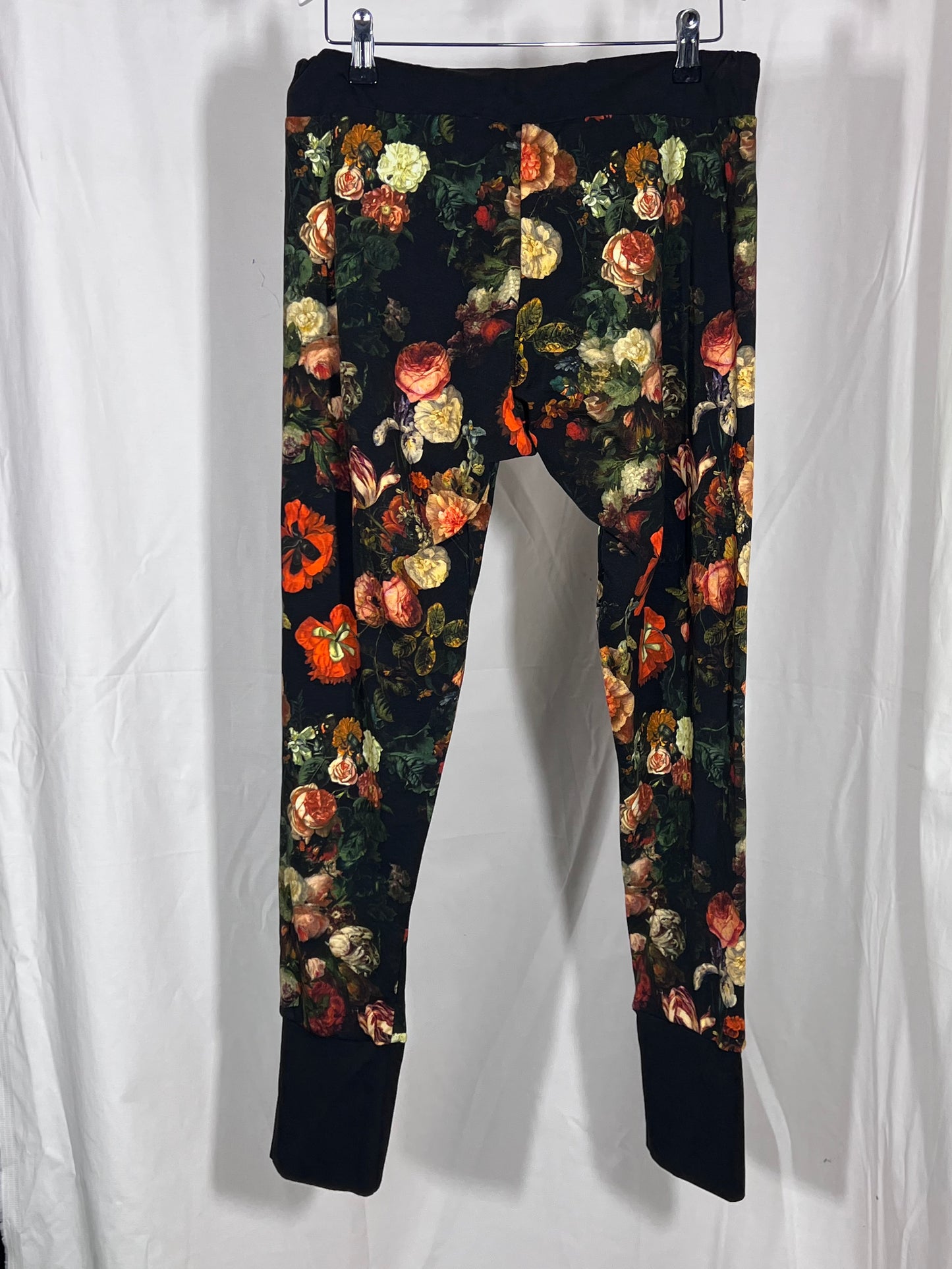 2. Hand Größe XXL schwarze Leggins mir Blumen