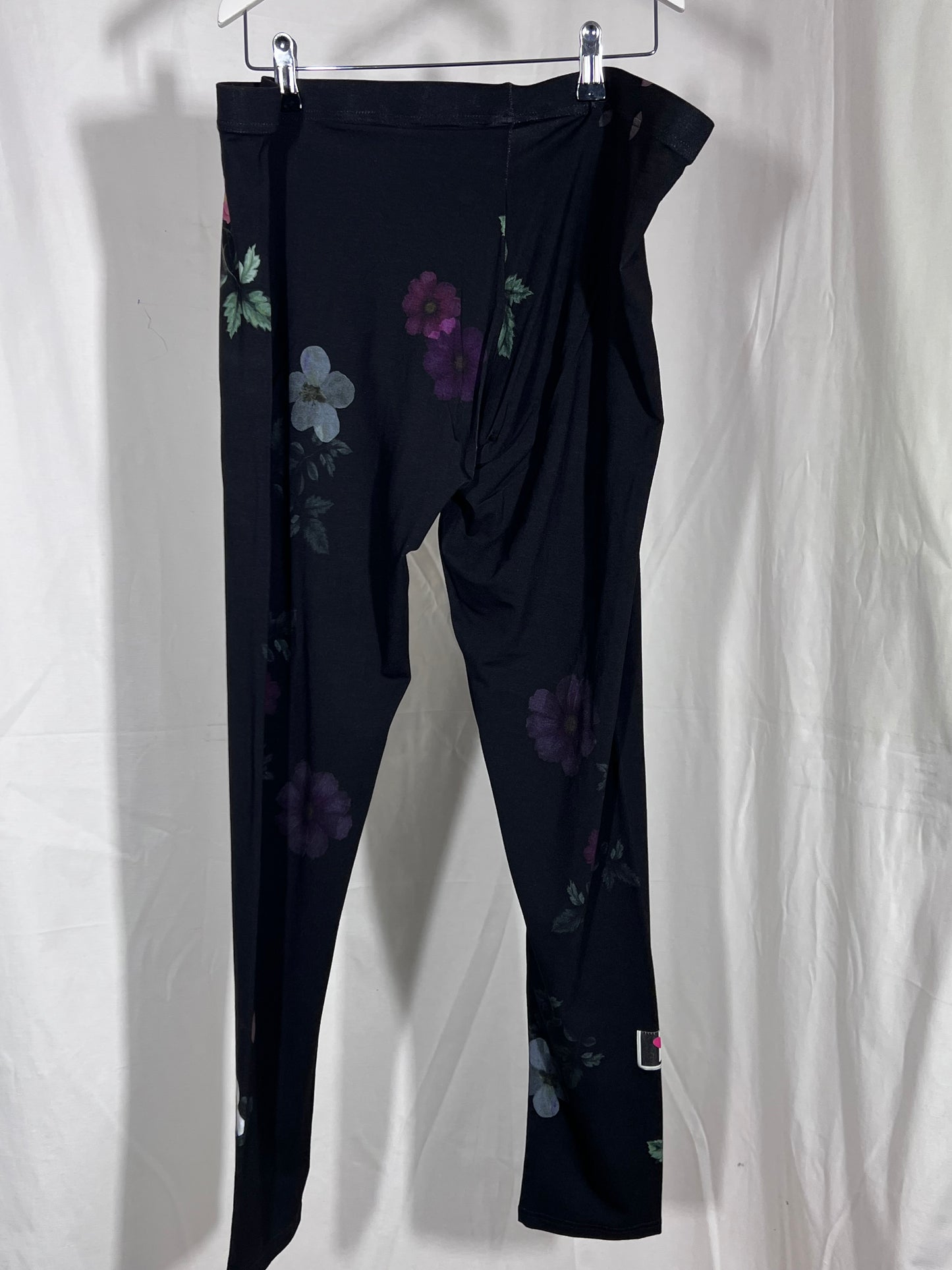 2. Hand Größe 3XL Leggins schwarz mit Blumen